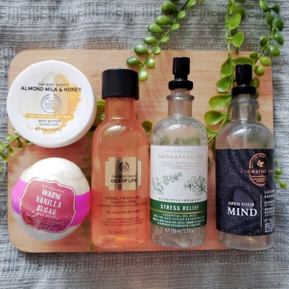 THE BODY SHOP Limited Edition Set + BATH And BODY Set - Picture 1 of 16